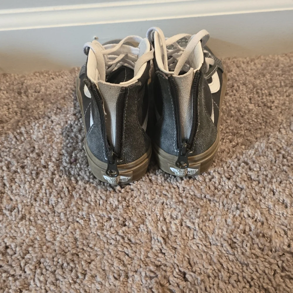 Vans - Picture 2 of 2